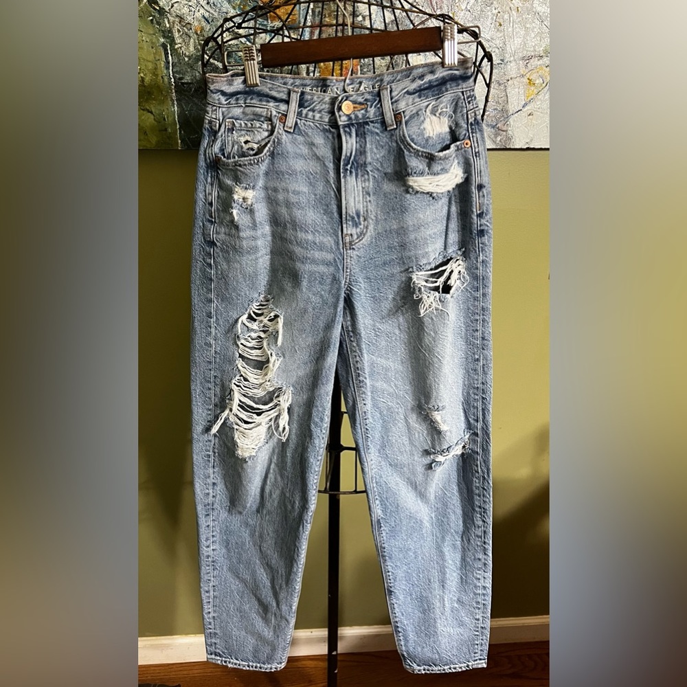 American Eagle relaxed mom jeans